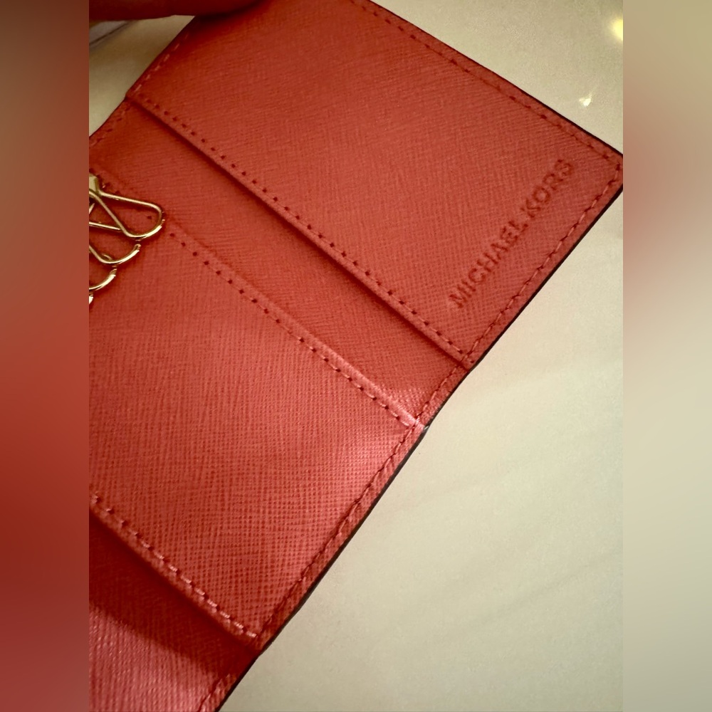 Michael Kors NWOT Coral Pink/Orange and Gold 6 Key Holder - Picture 5 of 5